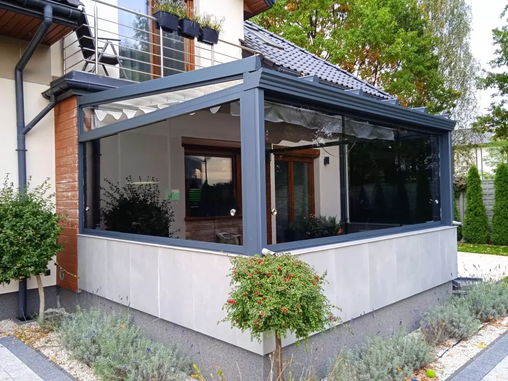 pergola aluminiowa ze szkłem bezpiecznym, ogród zimowy