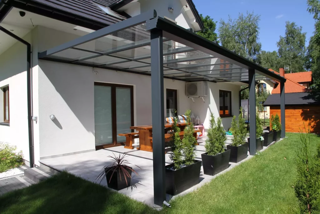 pergola aluminiowa ze szkłem