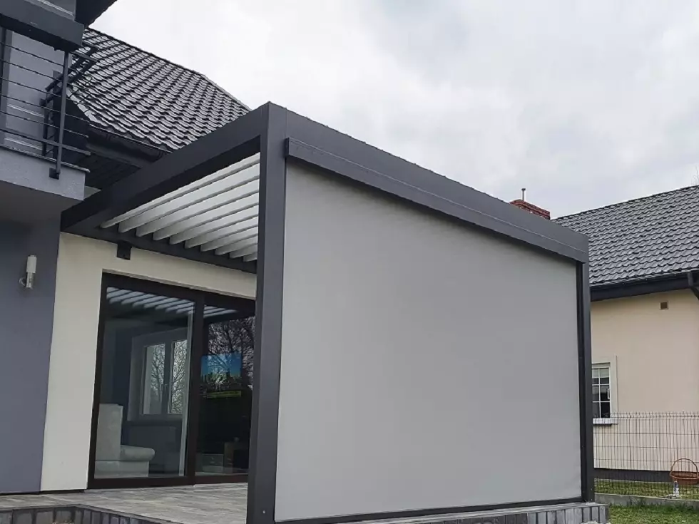 pergola lamelowa z roletą boczną ZIP